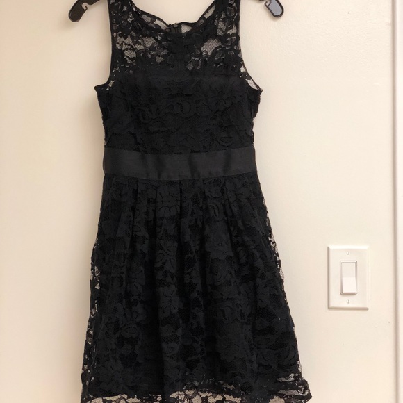 BB Dakota black lace dress - Picture 3 of 7